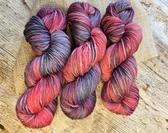Hilo de merino DK teñido a mano: Dark Heart