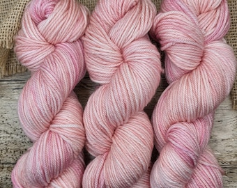 Filato di lana merino DK tinto a mano: color zucchero filato