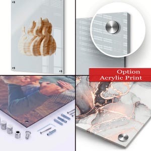 K&ouml;nnte beinhalten: Acryldruckoptionen werden gezeigt, darunter eine Nahaufnahme eines dekorativen St&uuml;cks, ein Fotodruck und ein abstraktes Design mit goldenen Akzenten. Die Drucke sind mit silberner Hardware montiert. Der Text "Option Acrylic Print" wird angezeigt.