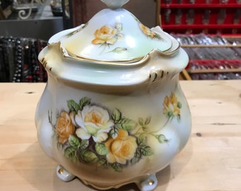 Beautiful vintage ceramic porcelain floral bon Bon dish with lid