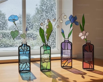Personalized Stained Glass Birthflower Bouquet - Etched Vase Suncatcher