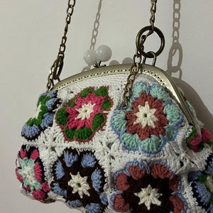 Pochette en crochet avec fermoir de sac à main, doublée d'une bandoulière réglable image 3