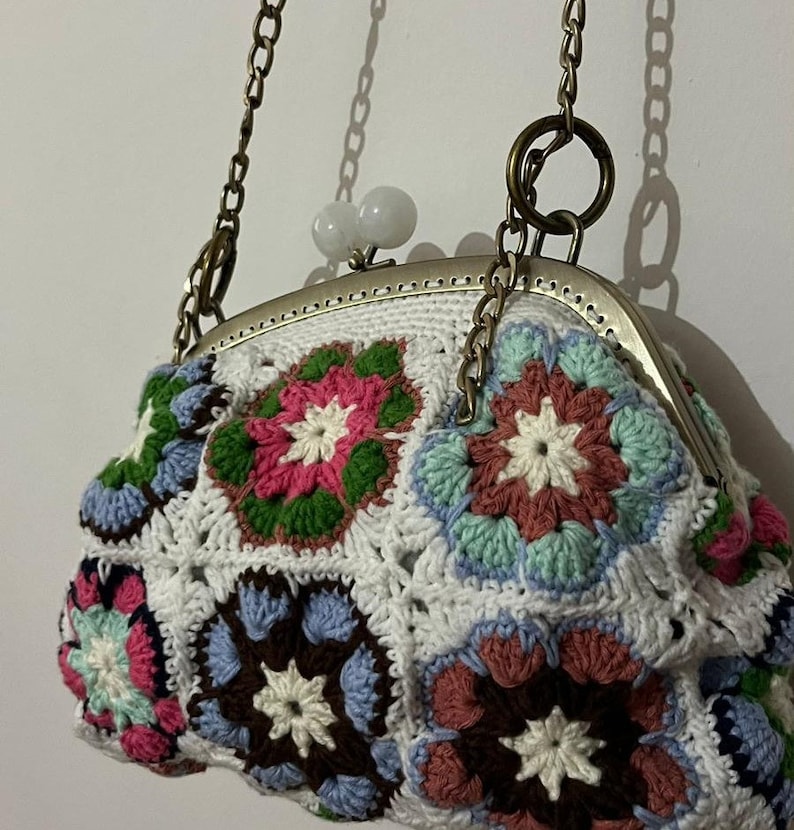 Pochette en crochet avec fermoir de sac à main, doublée d'une bandoulière réglable image 3