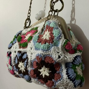 Pochette en crochet avec fermoir de sac à main, doublée d'une bandoulière réglable image 5