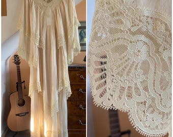 Seltenes Chacok von Arlette Decock Maxikleid aus cremefarbener Gaze-Baumwolle und Spitze aus den frühen 1970er Jahren, klein