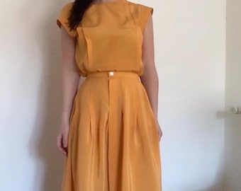 1970s Chloé by Karl Lagerfeld apricot silk set, sleeveless top and high waist buttoned skirt, small