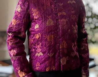 Chaqueta acolchada Anastasia Paris, años 70, brocado floral morado, talla pequeña/mediana
