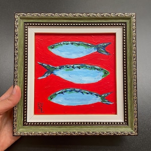 Pintura original de sardinas azules Arte de comida de pescado filipina Obra de arte de sardinas Pintura de vida marina Marco dorado Estante pequeño Arte de peces enmarcado Animal marino