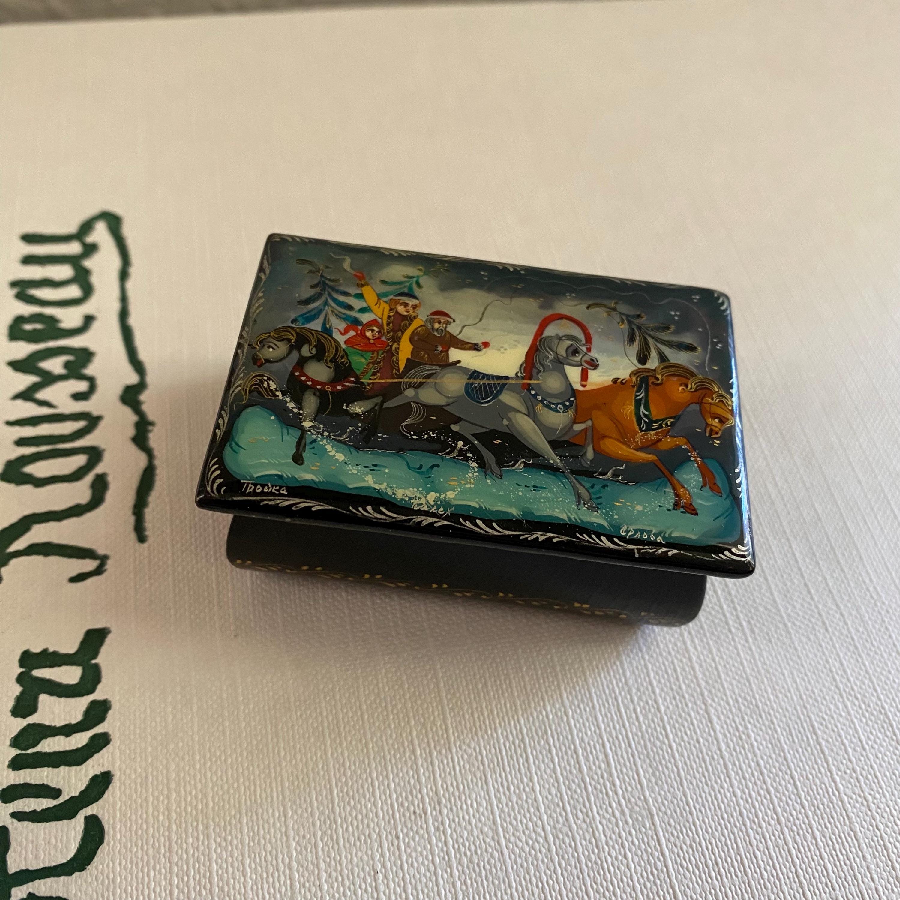 洋書 Russian Lacquered Miniatures Vintage Russian Lacquer Box, Miniature Hand Painted Box