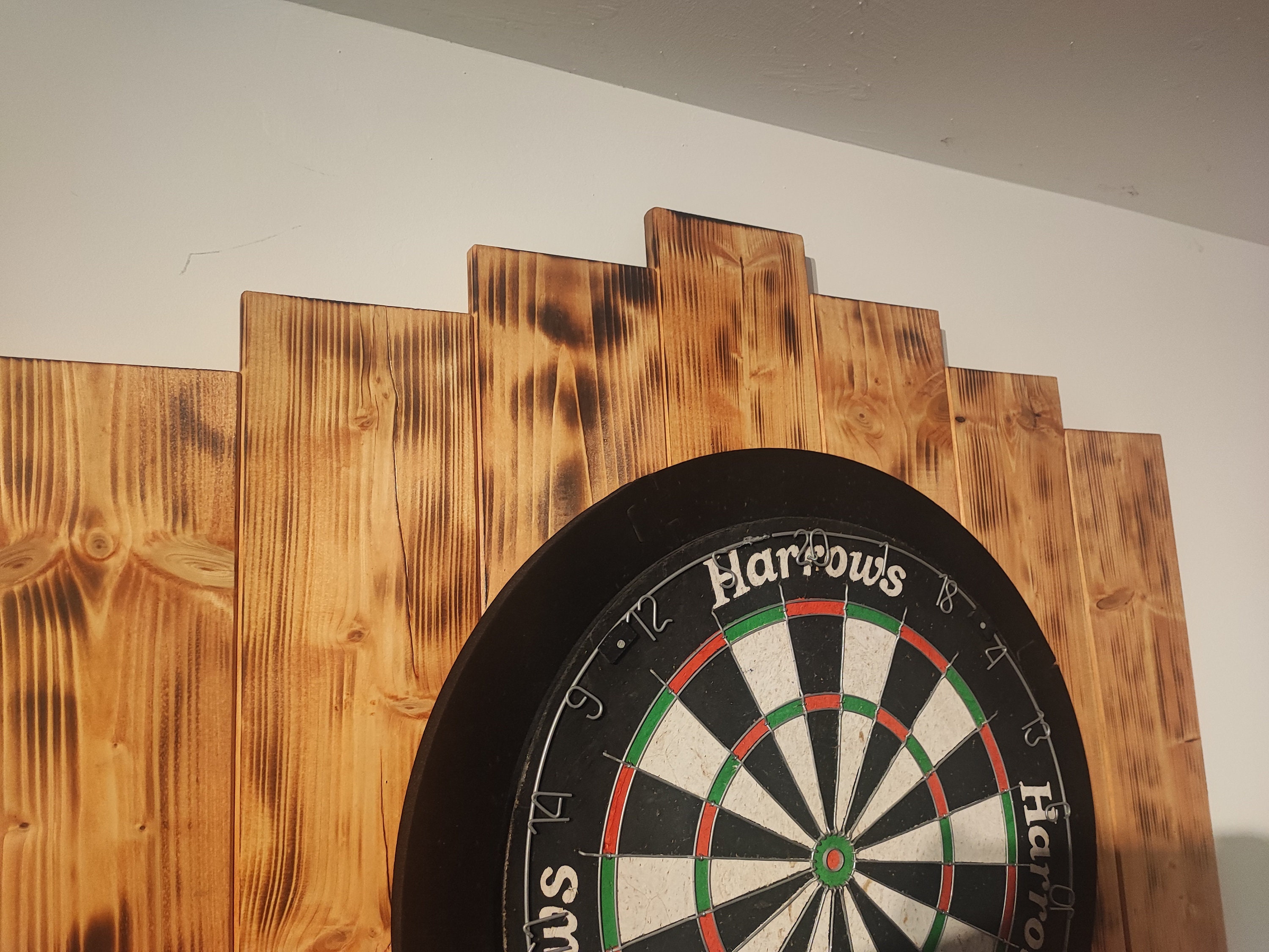 Dart Wandschutz Board aus Holz Burned Look Catchring Dart
