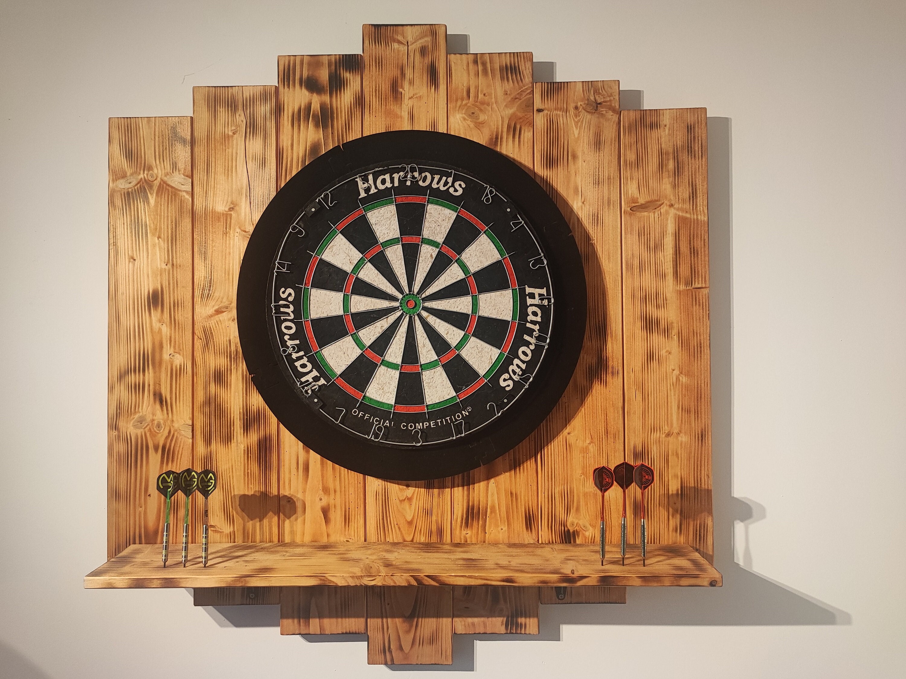 Dart Wandschutz Board aus Holz Burned Look Catchring Dart