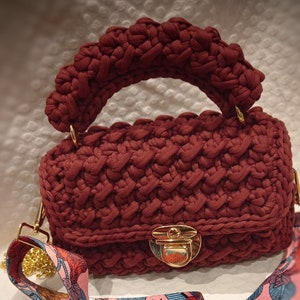 TASCHE CARMILLA . Trendige Häkeltasche. Personalisierte Designer Tasche.