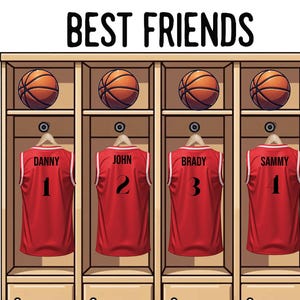 Puede incluir: Ilustración de cuatro taquillas de baloncesto con balones de baloncesto en la parte superior y camisetas de baloncesto rojas colgando debajo. Cada camiseta tiene un nombre y un número: Danny 1, John 2, Brady 3 y Sammy 1. El texto "BEST FRIENDS" está en la parte superior.
