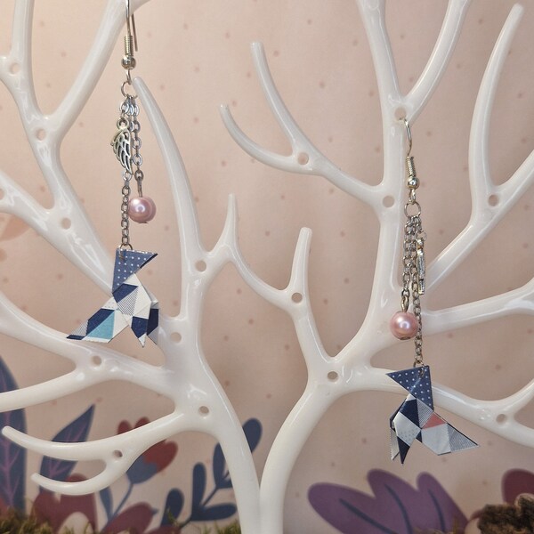 Boucles d'oreilles Origami Cocottes en papier avec chaine breloque acier inoxydable et perle rose nacrée en verre