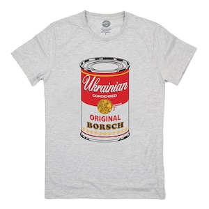 Peut inclure: Un t-shirt gris avec une boîte rouge et blanche de "Bortsch ukrainien condensé original" imprimée sur le devant.