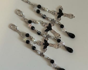 Silber und schwarzes Kreuz Schlüsselbund | Schmetterling Chrom Kreuz Anhänger Schlüsselanhänger | Gothic Vintage Style Kette