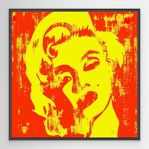 Könnte beinhalten: Pop-Art-Porträt einer Frau mit gelben Haaren und Gesichtszügen vor rotem Hintergrund. Das Kunstwerk ist von einem schwarzen Rahmen umgeben, der einen kräftigen Kontrast erzeugt. Das Bild hat ein strukturiertes, abgenutztes Aussehen.