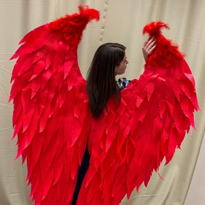 Grandes ailes d&#39;ange rouges, ailes pour la fête, ailes de cosplay, costume de carnaval, énormes ailes rouges