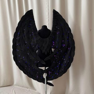 Schwarze Fledermaus Glühende Flügel Drachen Beleuchtete Flügel Cosplay Schwarze Flügel Kostüm Für Perfomances Mit Lichtern Kostüm Für Karneval Und Party