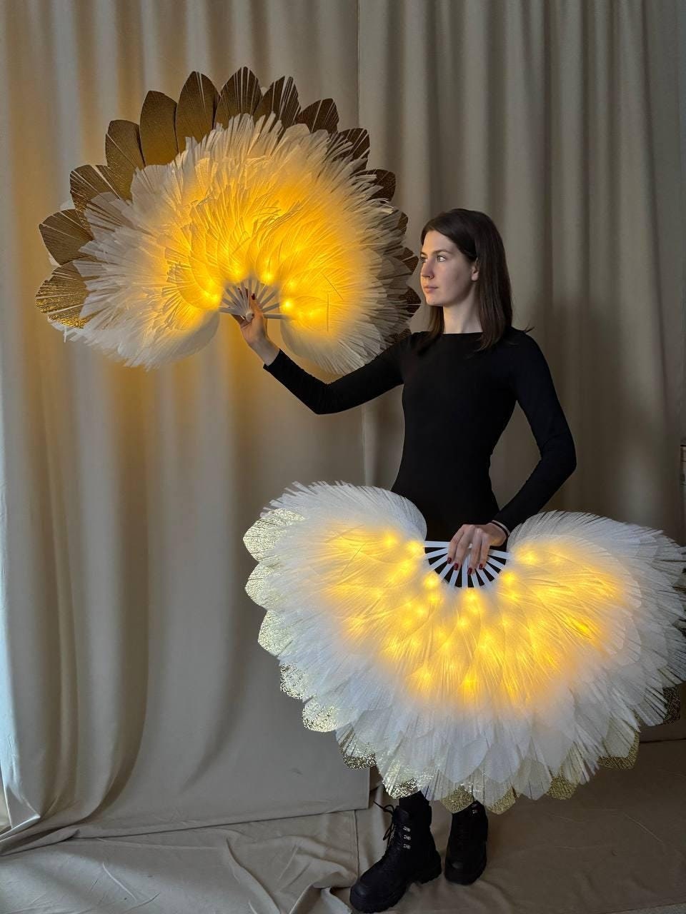 Luminous hand fan, lighted fan, fan with lights, dance show accessory to the costume, white with gold fluffy fan for dancing