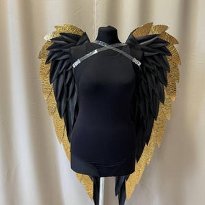 Big black wings with golden edging, large black angel wings, gold angel wings, dark angel wings, cosplay wings, accessory for photoshoot