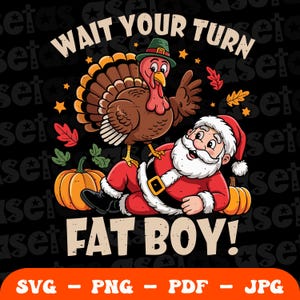 Könnte beinhalten: Humorvolle Grafik, die Thanksgiving und Weihnachten kombiniert. Ein Truthahn mit Pilgerhut zeigt auf den Weihnachtsmann, mit dem Text "Wait Your Turn" und "Fat Boy!". Enthält Kürbisse und Herbstblätter.