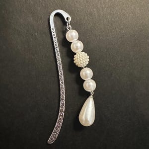 Artisan Handmade Bookmark – A Unique Gift for Book Lovers, Exquisitely Crafted Page Saver for Readers