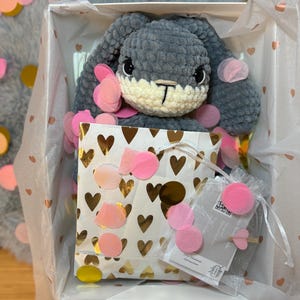 Geschenkbox KuschelGlück-Box (Medium) –  mit gehäkeltem Kuscheltier, Schlüsselanhänger & kleinen Extras – Perfektes Geschenk