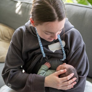 Floral Nursing Strap: Lift-Your-Shirt Breastfeeding Aid