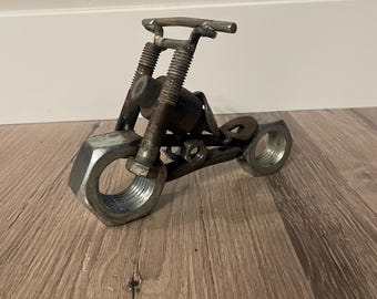 手作りのミニバイク、ナットとボルト、金属アート、男性へのギフト