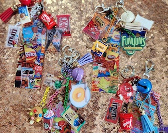 Llaveros Snack Attack / Dijes divertidos inspirados en la comida / Regalos únicos para los amantes de los snacks