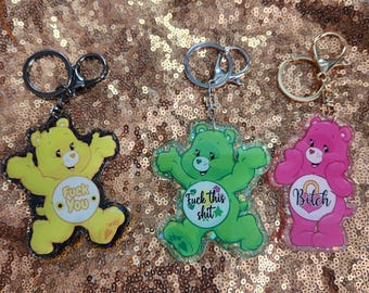 Llavero acrílico con resina y palabras malvadas de Swearbear Carebear con purpurina grande