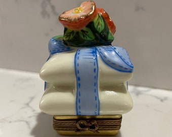 Rare Limited Edition Floral Present with Ribbon Limoges Box French Accents