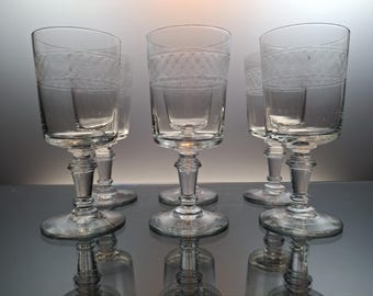 1 ANCIEN VERRE A VIN EN VERRE SOUFFLER FORME TULIPE COTES