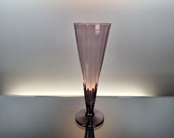 Amethyst colored art deco glass vase “Doyen”