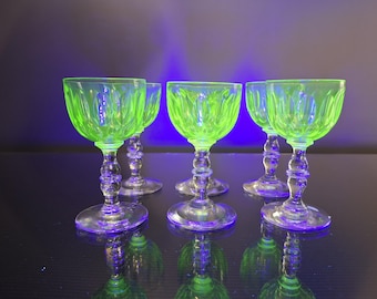 6 uranium green wine /port glasses 19th century “Baccarat - Gondole”