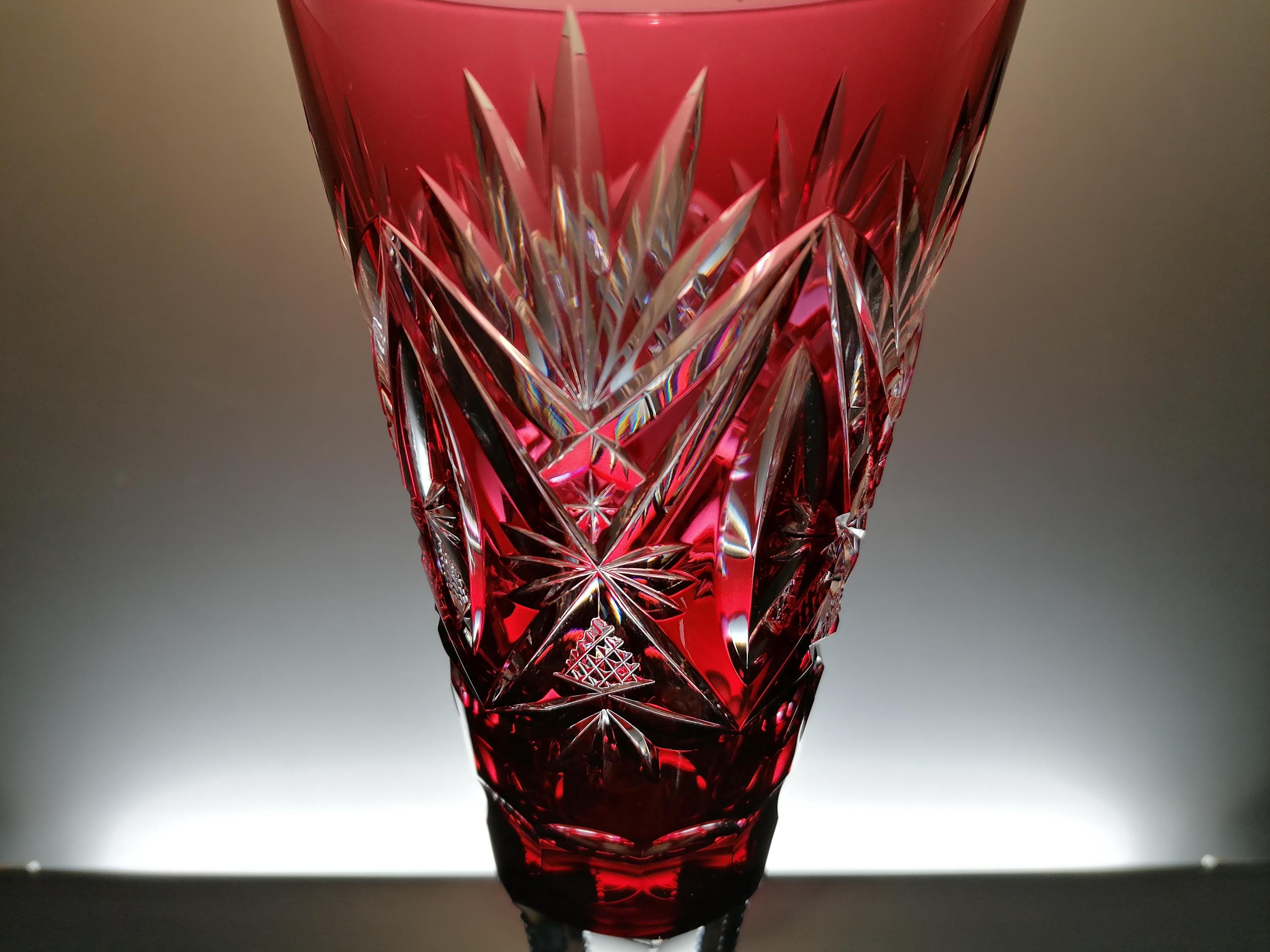 ヴァル・サン・ランベールのルビーレッドクリスタルの花瓶
