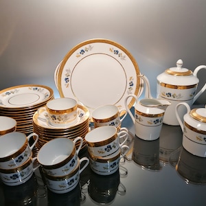 Pastry / coffee set for 11 people “Limoges – Deux Feux or” with gold rim.