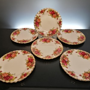 6 Royal Albert “Old country roses” porcelain pastry dishes