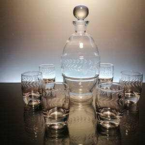 Art deco engraved carafe with 6 liqueur glasses