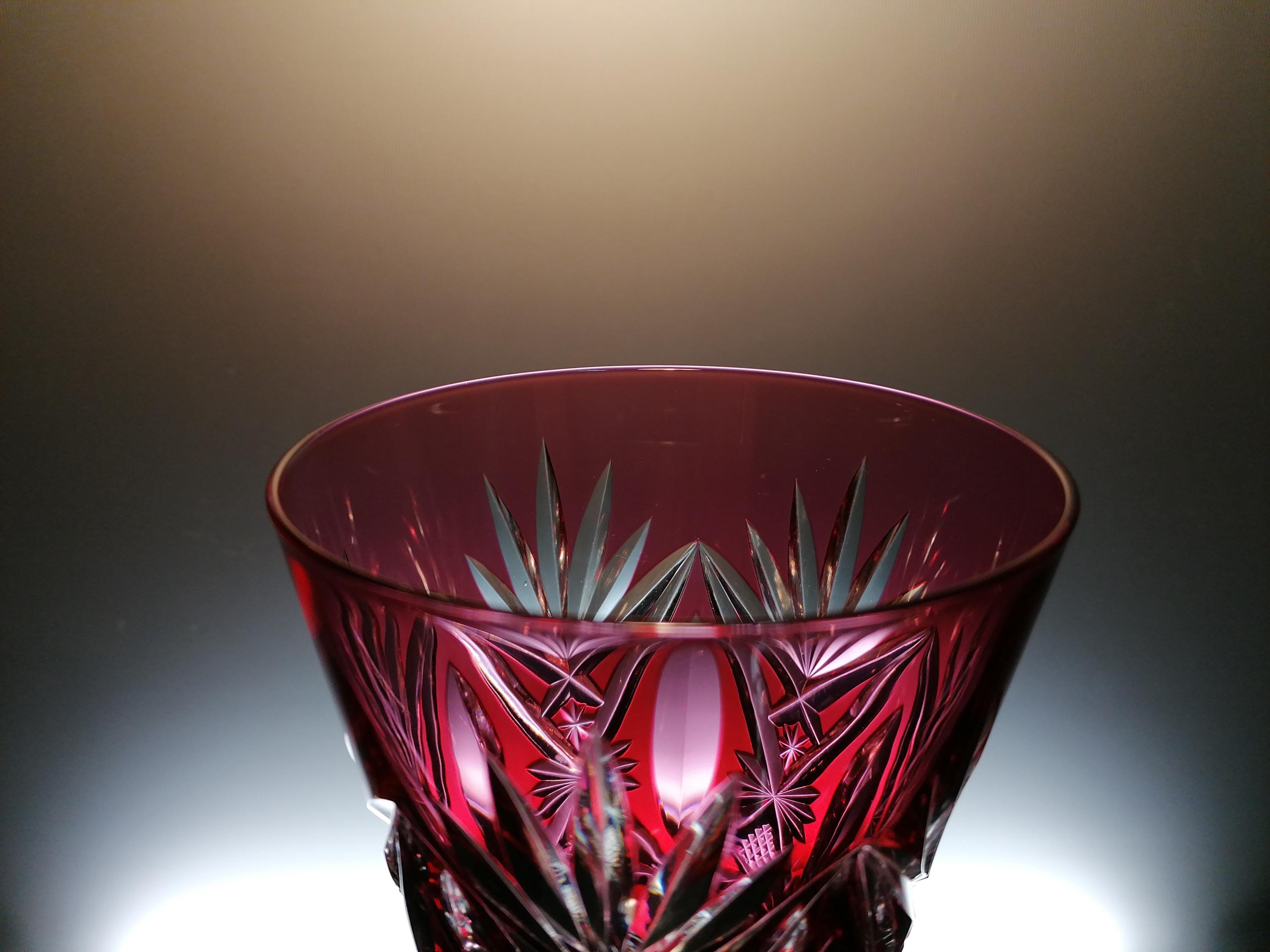 ヴァル・サン・ランベールのルビーレッドクリスタルの花瓶