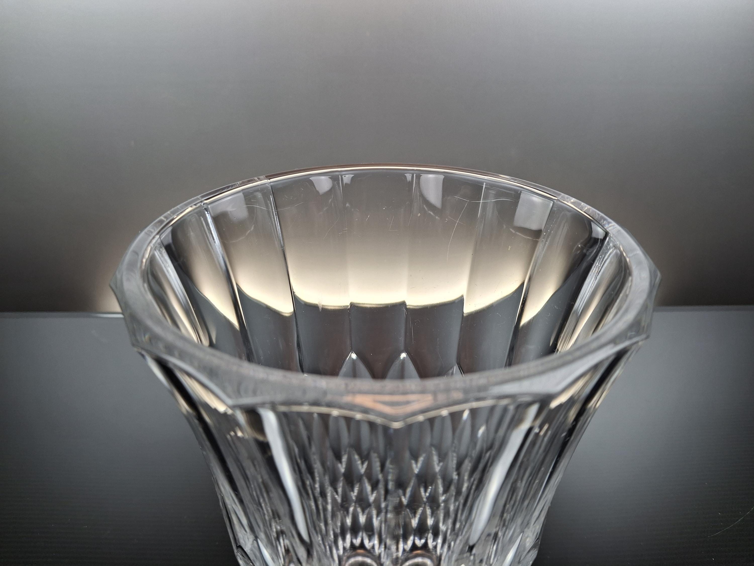 ベルギーのクリアクリスタルの花瓶「ヴァル・サン・ランベール