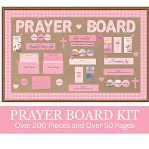 Peut inclure: Un kit de tableau de prière encadré avec un fond marron et des accents roses. Les mots "PRAYER BOARD" sont en haut, avec du texte et des graphiques supplémentaires. Le kit comprend plus de 200 pièces et plus de 50 pages. Le cadre est marron avec une bordure rose à carreaux.