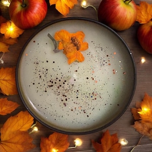 Apfel-Gewürz- und Ahornsirup-Kerze, warmer Duft, würzige & süße Sojakerze, botanisches, handgefertigtes, bio-glitzerndes veganes 110-g-Dekor-Geschenk