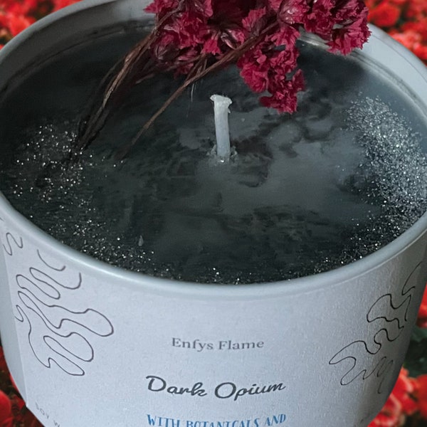 Duftkerze Dark Opium, handgemachte Sojakerze 8oz, mit botanischen Blüten und Bio-Glitzer, blumiger Duft, schwarz, raffiniert, Geschenk
