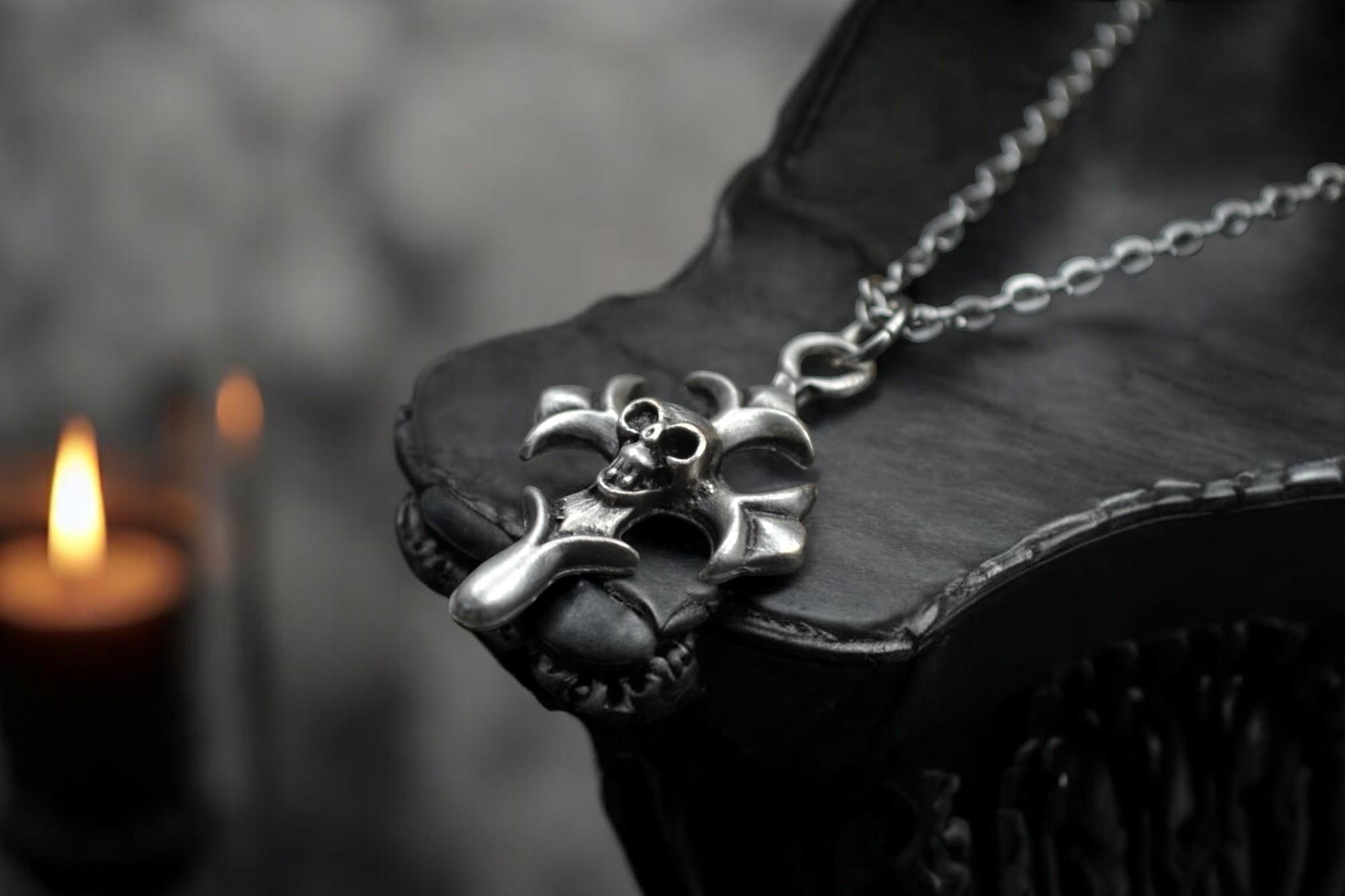 COOLSTEELANDBEYOND Grande Gotico Annata Ciondolo Cranio Croce, Collana Con Pendente Teschio Da Uomo, Acciaio, Catena Grano 75CM