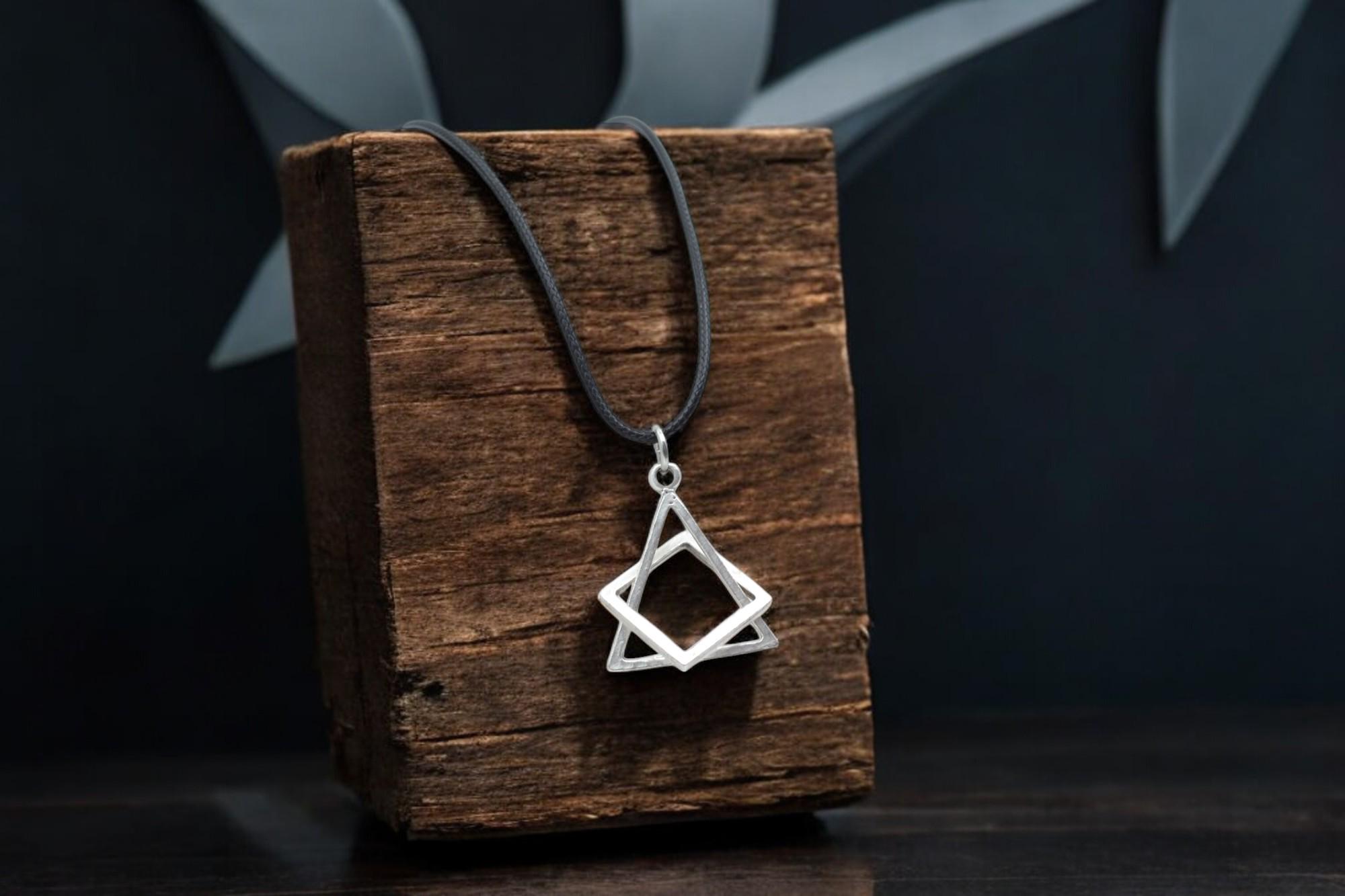 Ciondolo Geometrico Quadrato Triangolo In Acciaio - Collana Unisex Regalo