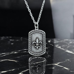 Fleur-de-lis Necklace, Silver Plated Heraldic Pendant, French Symbol Jewelry, Elegant Unisex Accessory, Gift-Ready Necklace