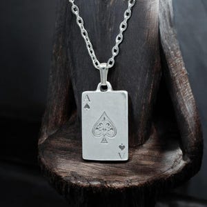 Pik-Ass-Halskette, Kartensymbol-Anhänger, kantiger Schmuck, einzigartiges Geschenk für Männer und Frauen, versilberter Glücksspieler-Charme