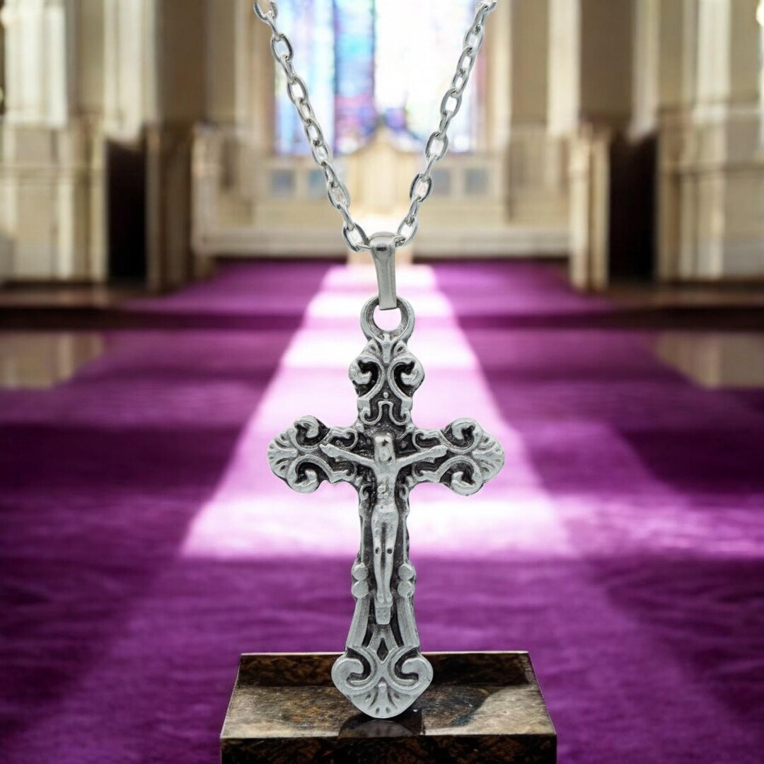 Jesus Christ Cross Necklace Silver Plated Crucifix Pendant Christian 
